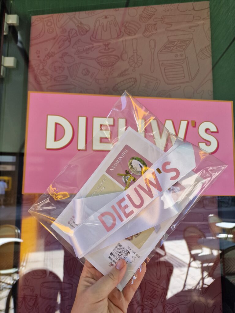 Wit lint met het logo van bakkerij Dieuws Almere