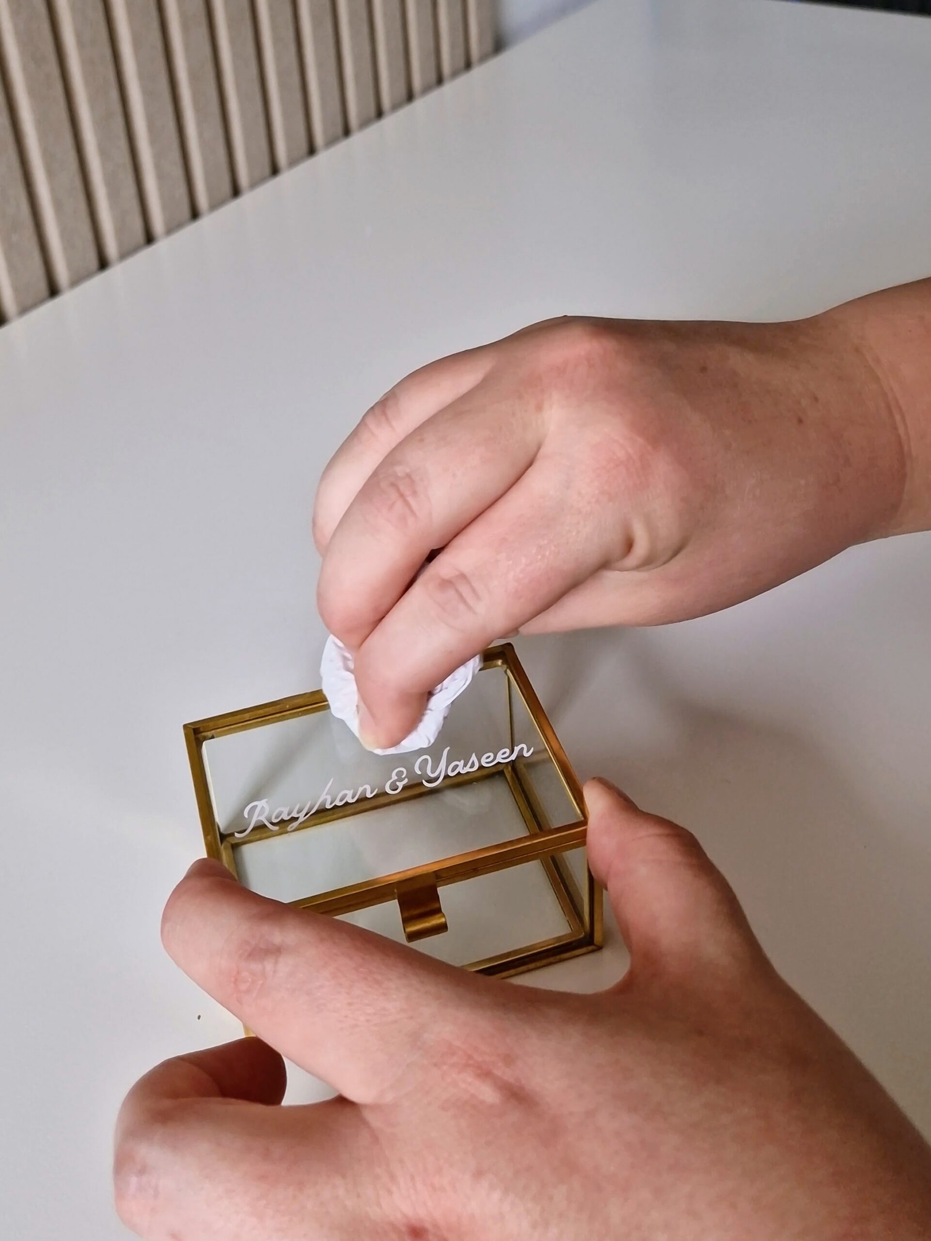 Handgemaakt en gepersonaliseerd ringdoosje van Atelier Strik